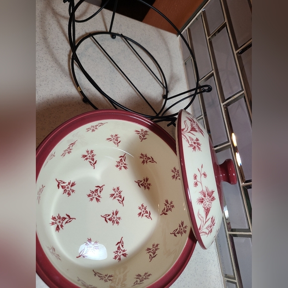 Casserole dish with lid And Wire Rack - Picture 8 of 10